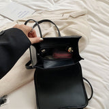 ドットリボンスクエアリュック