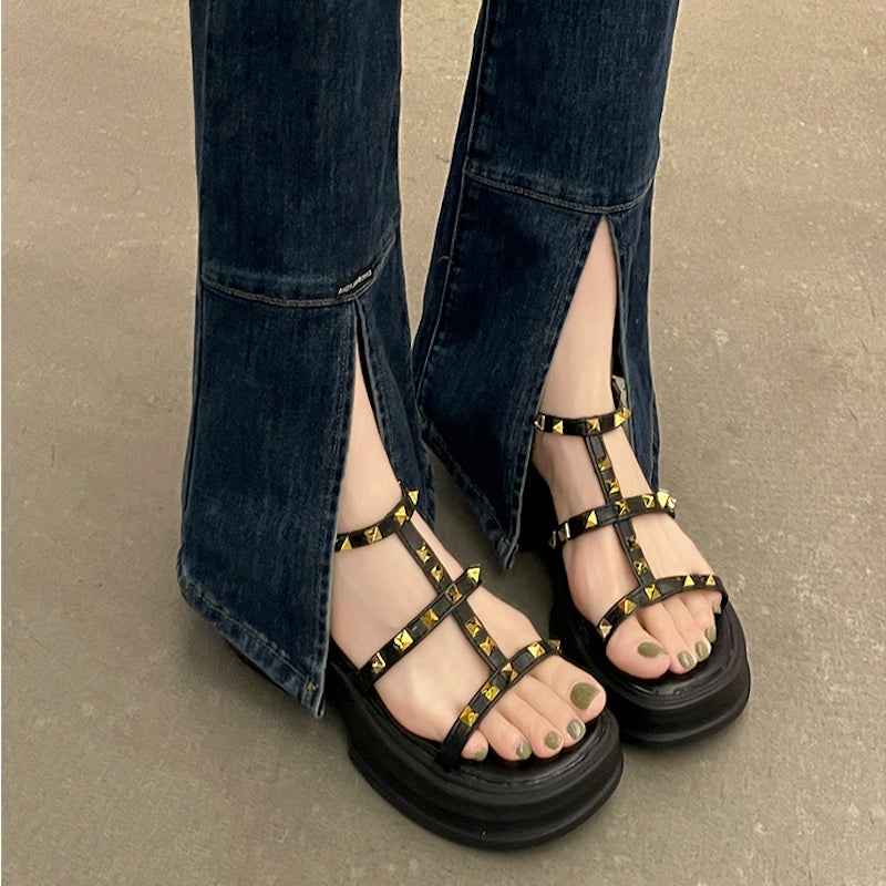 スタッズTストラップサンダル