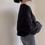 Vネックルーズケーブルニット