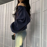 オフショルダーライトニット