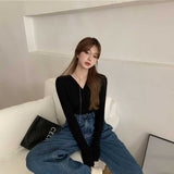 Vネックリブニットフーディー