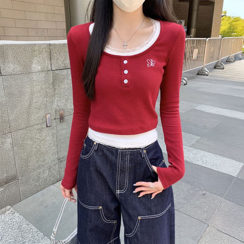 レッドレイヤードボタンネックトップス