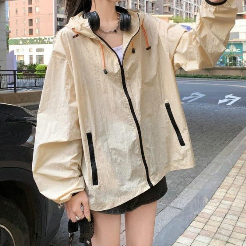 アクセントカラーウィンドブレーカー