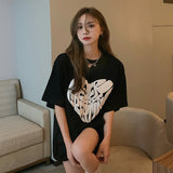 ハートグラフィックTシャツ