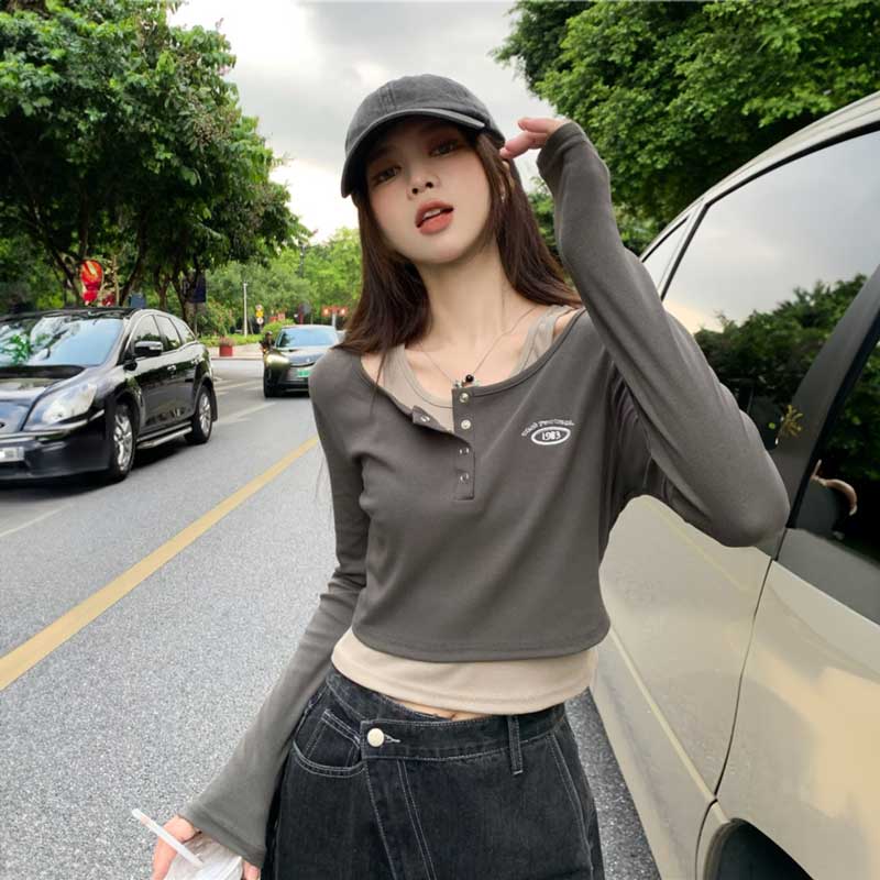 ボタンネックレイヤードロゴロンT