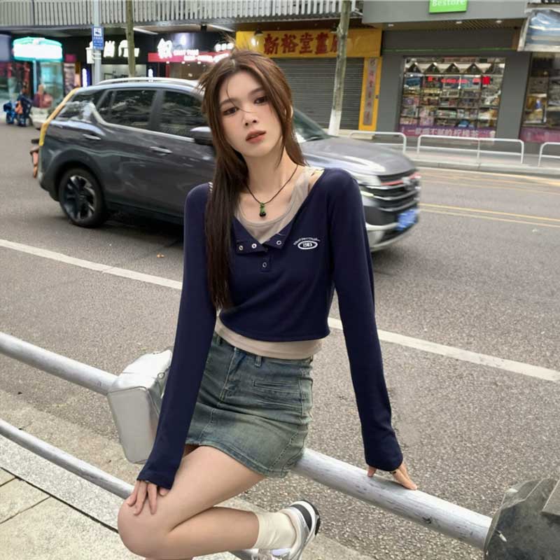 ボタンネックレイヤードロゴロンT