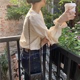 クルーネッククラシカルブラウス