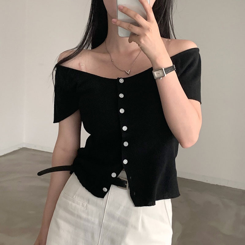 デコルテラインボタントップス