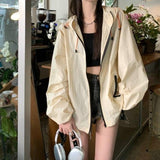 アクセントカラーウィンドブレーカー