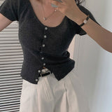 デコルテラインボタントップス