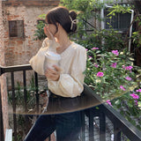 クルーネッククラシカルブラウス