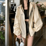 アクセントカラーウィンドブレーカー