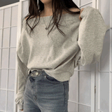 オフショルダーライトニット