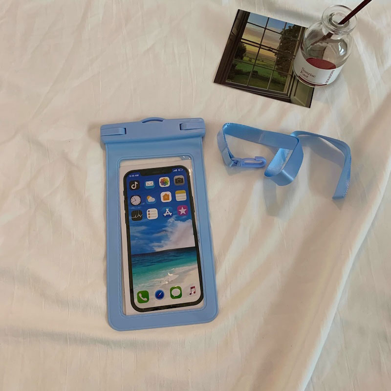 シンプルスモーキー防水スマホケース