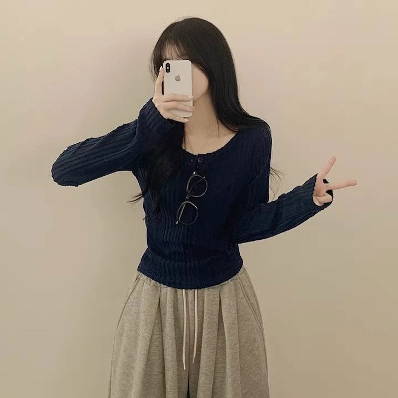 ボタンネックリブニット