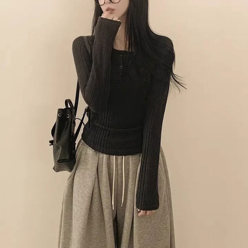 ボタンネックリブニット