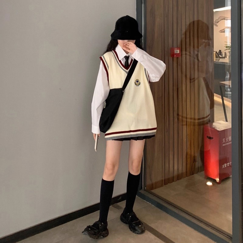 トリコロールアクセントニットベスト