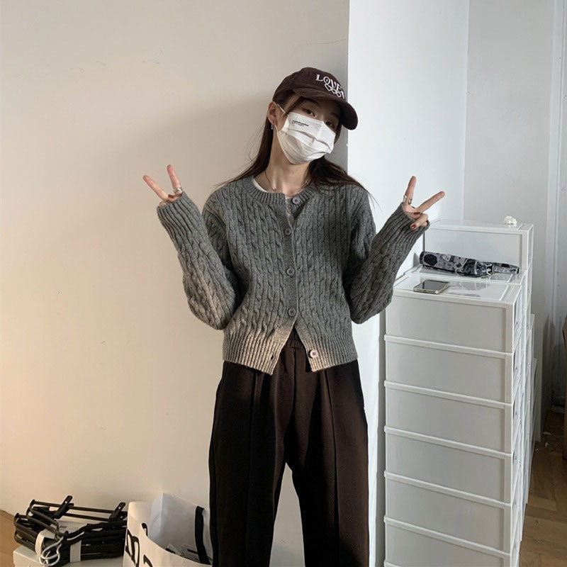 クルーネックケーブルカーディガン