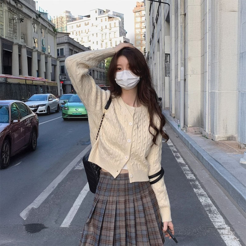 クルーネックケーブルカーディガン