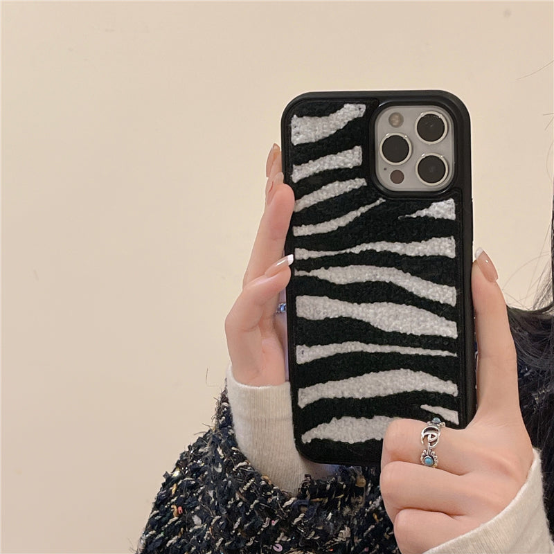 モノトーンパターンタフティングiPhoneケース