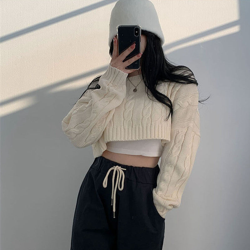 クロップドケーブルニット