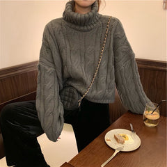 ケーブルタートルニット