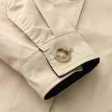 アクセントカラーベージュジャケット