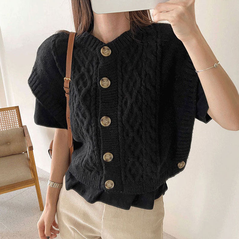 ボタンケーブルニットベスト