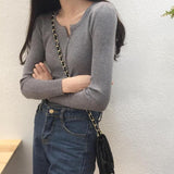 ボタンネックリブトップス