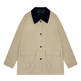 アクセントカラーベージュジャケット