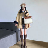 アクセントカラーベージュジャケット