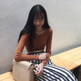 ボタンネックリブトップス