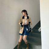 アクセントカラーベージュジャケット