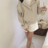 ボタンバイカラーフーディー