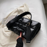 ビッグキルティングバッグ