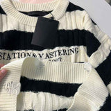 モノトーンダメージニット