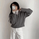 ハーフジップケーブルニット