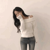 オフショルダーシャギーニット