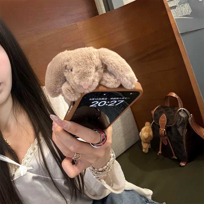 ひょっこりうさぎiPhoneケース