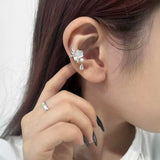 ホワイトローズイヤーカフ