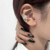 ホワイトローズイヤーカフ