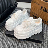 厚底リボンチャーム付きスニーカー