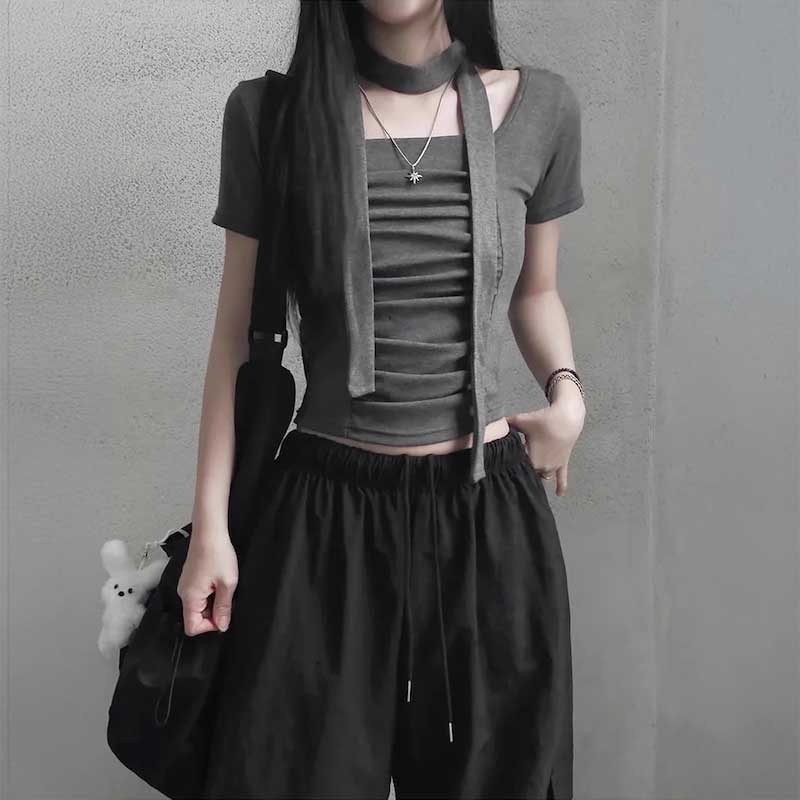 ネックタイシャーリングトップス