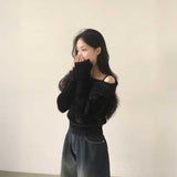 オフショルダーシャギーニット