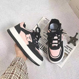 ストリートブラックピンクスニーカー