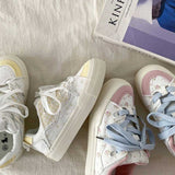 スプリングフローラルスニーカー