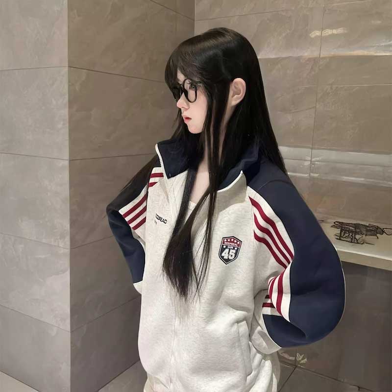 スポーツトラックジャージ