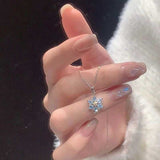 スノーブルーネックレス