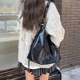 ブラックレザーハトメバッグ