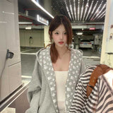 ライニングパターングレーパーカー